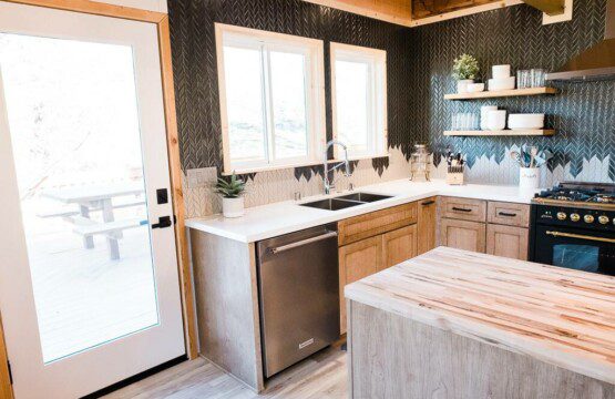 A kitchen in a cozy house with wood floors located in Acorn Falls Bass Lake California