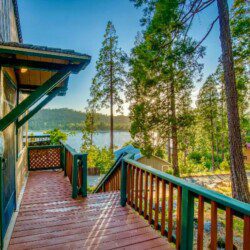 Plan your Yosemite and Bass Lake trip and stay at this family-friendly vacation rental