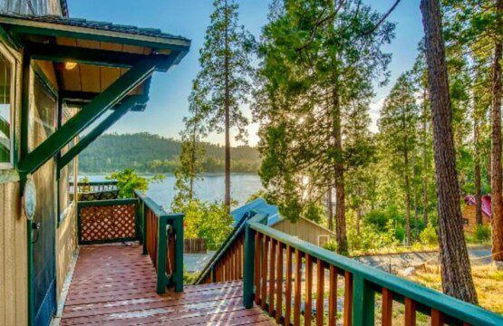 Plan your Yosemite and Bass Lake trip and stay at this family-friendly vacation rental