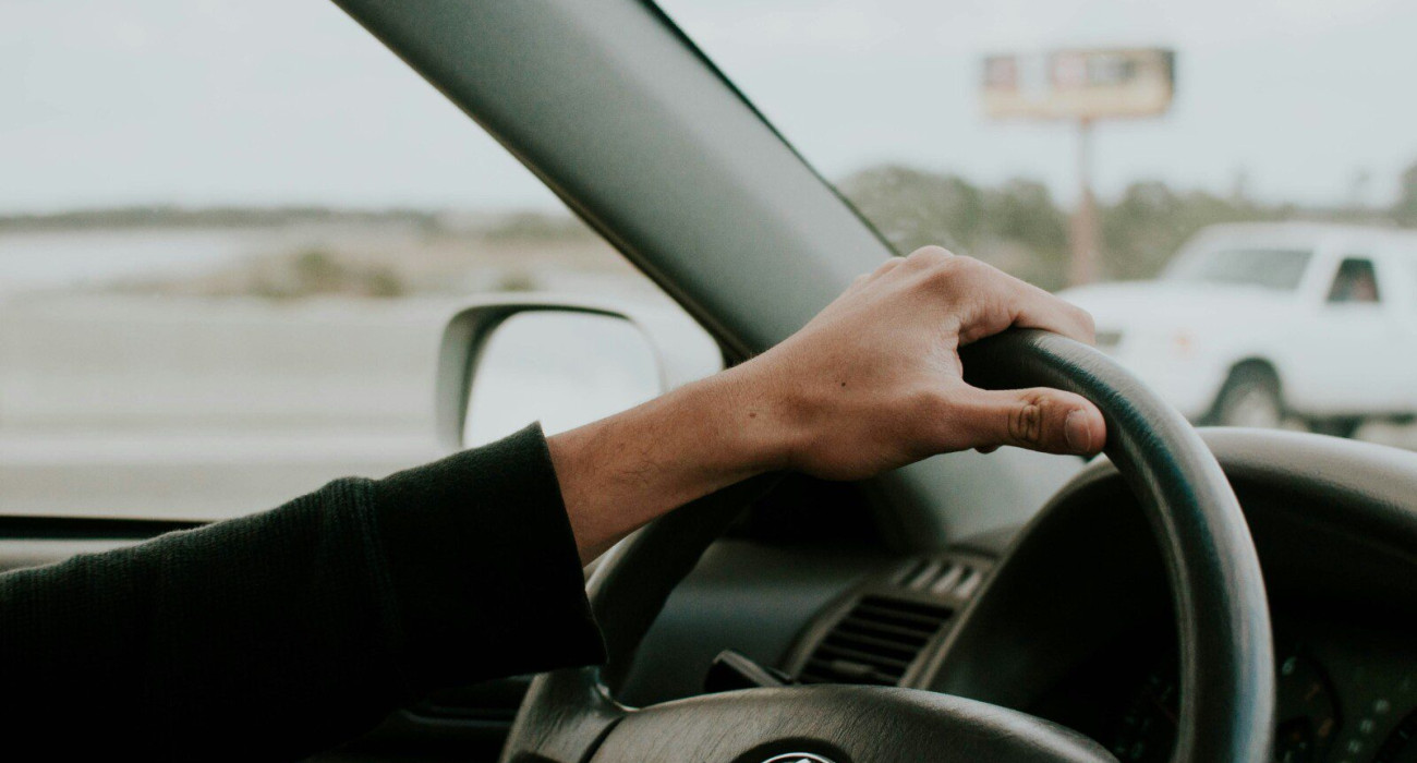 Scenic drives Yosemite Bass Lake with mountain views, pine forests, and lake scenery along the Sierra Nevada road trip route