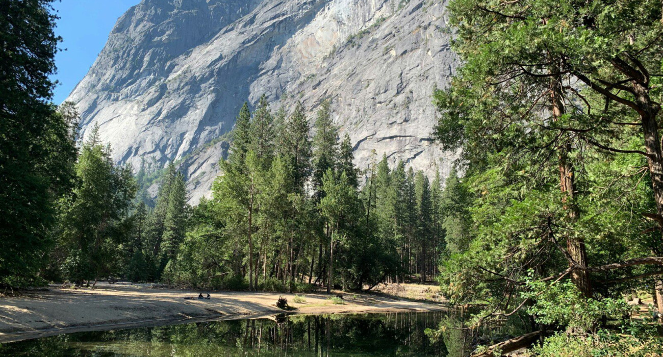 Family picnic spots Yosemite lakeside setting ideal for family outdoor meals and relaxation